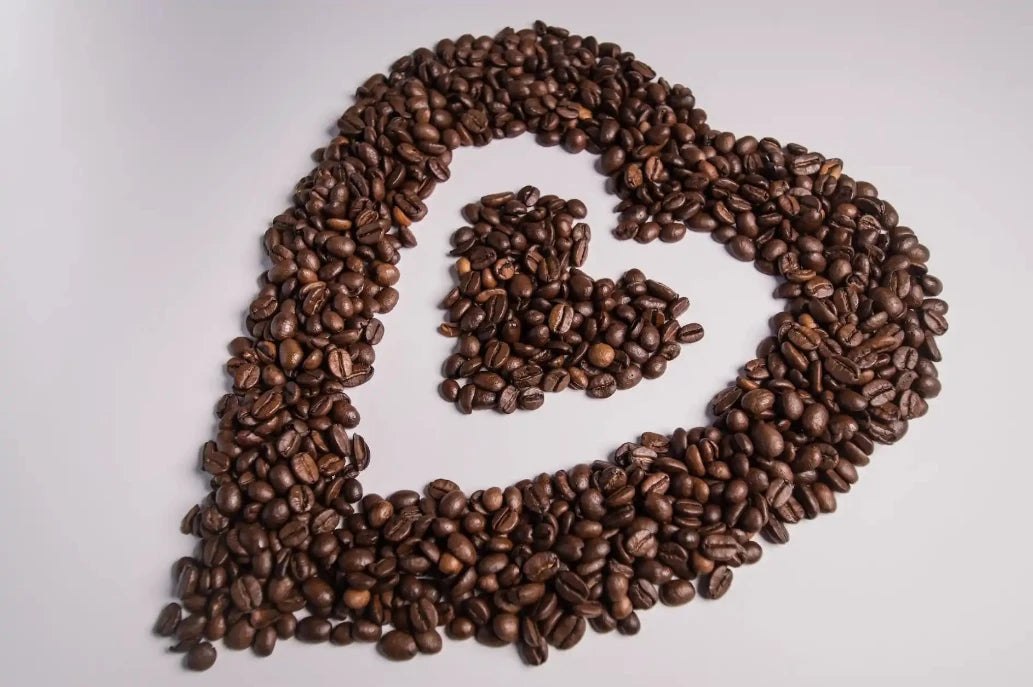 Nespresso kompatible Kapseln - heart made of coffee beans- MyCoffeeCup.ch