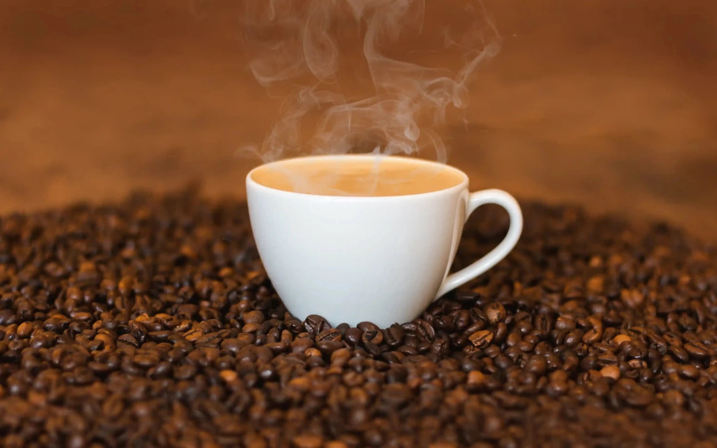 Nespresso kompatible Kapseln - cup on coffee beans - MyCoffeeCup.ch
